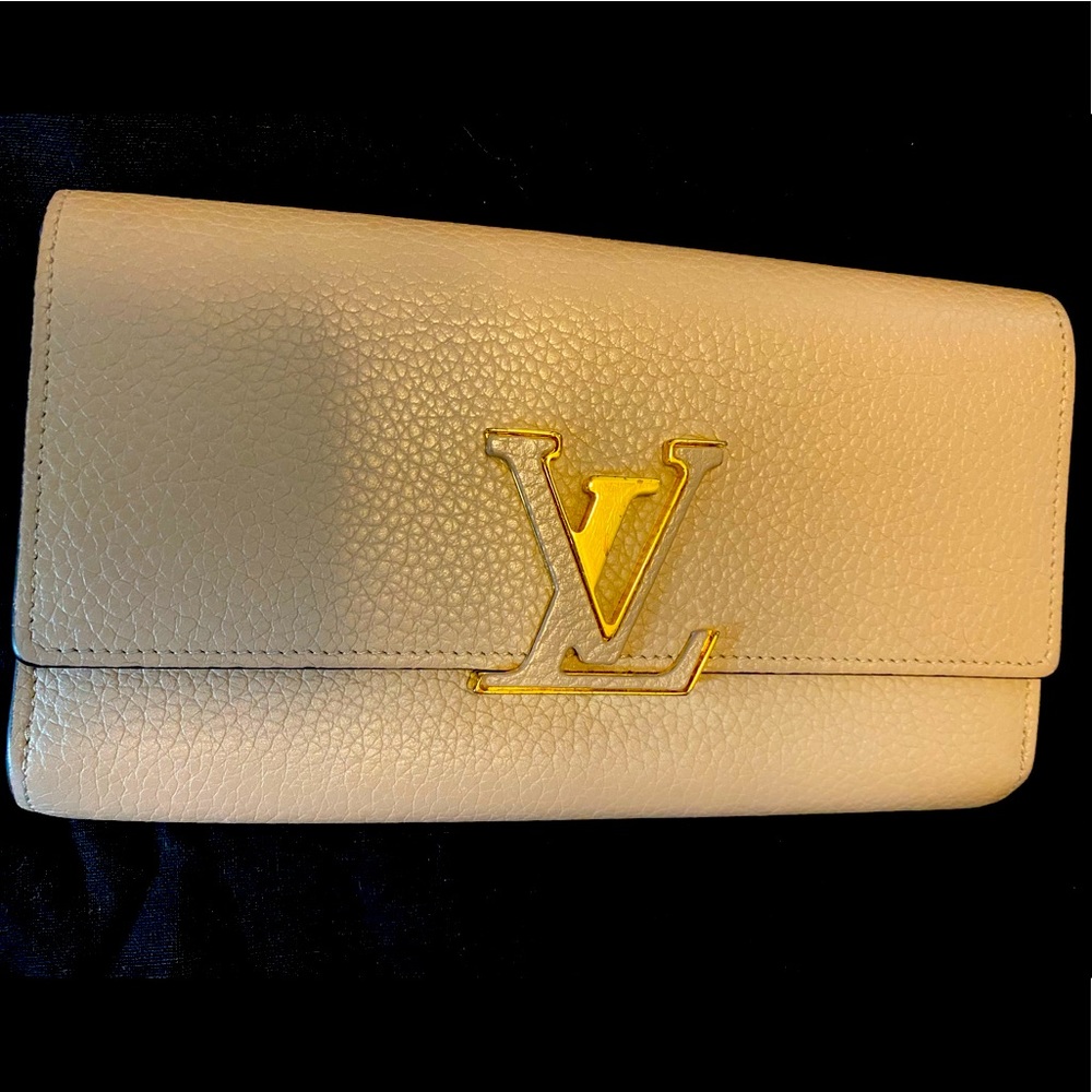 Authentic Louis Vuitton Capucines Wallet